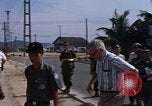Immagine di Dr Seamans ispezionando la formazione delle strutture scolastiche Nha Trang Air Base Vietnam, 1970, secondo 16 filmato di repertorio 65675026839