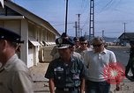 Immagine di Dr Seamans ispezionando la formazione delle strutture scolastiche Nha Trang Air Base Vietnam, 1970, secondo 26 filmato di repertorio 65675026839