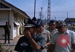Immagine di Dr Seamans ispezionando la formazione delle strutture scolastiche Nha Trang Air Base Vietnam, 1970, secondo 28 filmato di repertorio 65675026839