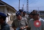 Immagine di Dr Seamans ispezionando la formazione delle strutture scolastiche Nha Trang Air Base Vietnam, 1970, secondo 29 filmato di repertorio 65675026839