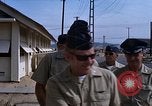 Immagine di Dr Seamans ispezionando la formazione delle strutture scolastiche Nha Trang Air Base Vietnam, 1970, secondo 32 filmato di repertorio 65675026839