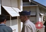 Immagine di Dr Seamans ispezionando la formazione delle strutture scolastiche Nha Trang Air Base Vietnam, 1970, secondo 41 filmato di repertorio 65675026839