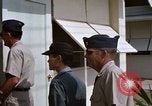 Immagine di Dr Seamans ispezionando la formazione delle strutture scolastiche Nha Trang Air Base Vietnam, 1970, secondo 42 filmato di repertorio 65675026839