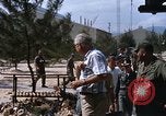 Immagine di Dr Seamans ispezionando la formazione delle strutture scolastiche Nha Trang Air Base Vietnam, 1970, secondo 48 filmato di repertorio 65675026839