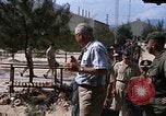 Immagine di Dr Seamans ispezionando la formazione delle strutture scolastiche Nha Trang Air Base Vietnam, 1970, secondo 51 filmato di repertorio 65675026839
