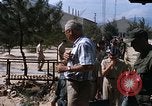 Immagine di Dr Seamans ispezionando la formazione delle strutture scolastiche Nha Trang Air Base Vietnam, 1970, secondo 52 filmato di repertorio 65675026839
