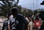 Immagine di Dr Seamans ispezionando la formazione delle strutture scolastiche Nha Trang Air Base Vietnam, 1970, secondo 54 filmato di repertorio 65675026839