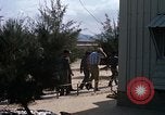 Immagine di Dr Seamans ispezionando la formazione delle strutture scolastiche Nha Trang Air Base Vietnam, 1970, secondo 60 filmato di repertorio 65675026839