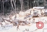 Immagine di I soldati di essere servito cibo durante il funzionamento normale di Somerset Il Vietnam, 1968, secondo 1 filmato di repertorio 65675026844