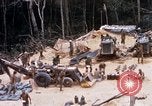 Immagine di I soldati di essere servito cibo durante il funzionamento normale di Somerset Il Vietnam, 1968, secondo 4 filmato di repertorio 65675026844