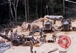 Immagine di I soldati di essere servito cibo durante il funzionamento normale di Somerset Il Vietnam, 1968, secondo 12 filmato di repertorio 65675026844