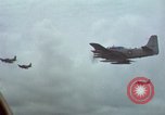 Standbild USAF A-1E skyraider Bien Hoa Vietnam ab, 1965, aus Sekunde 3 historischem Filmmaterial Videoclip 65675026851