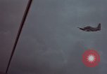 Standbild USAF A-1E skyraider Bien Hoa Vietnam ab, 1965, aus Sekunde 8 historischem Filmmaterial Videoclip 65675026851