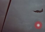Standbild USAF A-1E skyraider Bien Hoa Vietnam ab, 1965, aus Sekunde 9 historischem Filmmaterial Videoclip 65675026851
