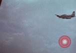 Standbild USAF A-1E skyraider Bien Hoa Vietnam ab, 1965, aus Sekunde 13 historischem Filmmaterial Videoclip 65675026851