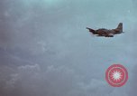 Standbild USAF A-1E skyraider Bien Hoa Vietnam ab, 1965, aus Sekunde 16 historischem Filmmaterial Videoclip 65675026851