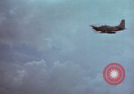 Standbild USAF A-1E skyraider Bien Hoa Vietnam ab, 1965, aus Sekunde 17 historischem Filmmaterial Videoclip 65675026851