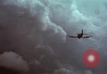 Standbild USAF A-1E skyraider Bien Hoa Vietnam ab, 1965, aus Sekunde 37 historischem Filmmaterial Videoclip 65675026851
