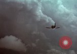 Standbild USAF A-1E skyraider Bien Hoa Vietnam ab, 1965, aus Sekunde 41 historischem Filmmaterial Videoclip 65675026851