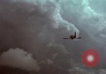 Standbild USAF A-1E skyraider Bien Hoa Vietnam ab, 1965, aus Sekunde 42 historischem Filmmaterial Videoclip 65675026851
