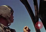 Standbild USAF A-1E Flugzeuge fallende Bomben Bien Hoa Vietnam ab, 1965, aus Sekunde 6 historischem Filmmaterial Videoclip 65675026852