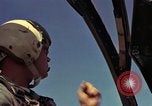 Standbild USAF A-1E Flugzeuge fallende Bomben Bien Hoa Vietnam ab, 1965, aus Sekunde 10 historischem Filmmaterial Videoclip 65675026852