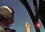 Standbild USAF A-1E Flugzeuge fallende Bomben Bien Hoa Vietnam ab, 1965, aus Sekunde 11 historischem Filmmaterial Videoclip 65675026852