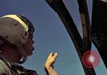 Standbild USAF A-1E Flugzeuge fallende Bomben Bien Hoa Vietnam ab, 1965, aus Sekunde 12 historischem Filmmaterial Videoclip 65675026852