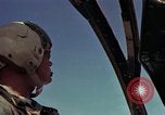 Standbild USAF A-1E Flugzeuge fallende Bomben Bien Hoa Vietnam ab, 1965, aus Sekunde 14 historischem Filmmaterial Videoclip 65675026852