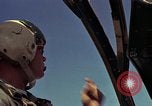 Standbild USAF A-1E Flugzeuge fallende Bomben Bien Hoa Vietnam ab, 1965, aus Sekunde 16 historischem Filmmaterial Videoclip 65675026852