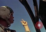 Standbild USAF A-1E Flugzeuge fallende Bomben Bien Hoa Vietnam ab, 1965, aus Sekunde 17 historischem Filmmaterial Videoclip 65675026852
