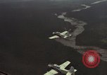 Standbild USAF A-1E Flugzeuge fallende Bomben Bien Hoa Vietnam ab, 1965, aus Sekunde 19 historischem Filmmaterial Videoclip 65675026852