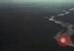 Standbild USAF A-1E Flugzeuge fallende Bomben Bien Hoa Vietnam ab, 1965, aus Sekunde 27 historischem Filmmaterial Videoclip 65675026852