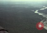 Standbild USAF A-1E Flugzeuge fallende Bomben Bien Hoa Vietnam ab, 1965, aus Sekunde 28 historischem Filmmaterial Videoclip 65675026852