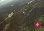 Standbild USAF A-1E Flugzeuge fallende Bomben Bien Hoa Vietnam ab, 1965, aus Sekunde 35 historischem Filmmaterial Videoclip 65675026852