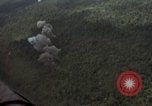 Standbild USAF A-1E Flugzeuge fallende Bomben Bien Hoa Vietnam ab, 1965, aus Sekunde 45 historischem Filmmaterial Videoclip 65675026852
