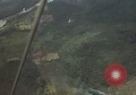 Standbild USAF A-1E Flugzeuge fallende Bomben Bien Hoa Vietnam ab, 1965, aus Sekunde 50 historischem Filmmaterial Videoclip 65675026852