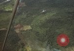 Standbild USAF A-1E Flugzeuge fallende Bomben Bien Hoa Vietnam ab, 1965, aus Sekunde 52 historischem Filmmaterial Videoclip 65675026852