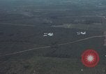 Standbild zwei USAF A-1E Flugzeuge fliegen Bien Hoa Vietnam ab, 1965, aus Sekunde 4 historischem Filmmaterial Videoclip 65675026853