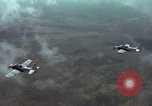 Standbild zwei USAF A-1E Flugzeuge fliegen Bien Hoa Vietnam ab, 1965, aus Sekunde 20 historischem Filmmaterial Videoclip 65675026853