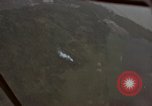 Standbild USAF A-1E skyraiders Loslassen napalm fällt Bien Hoa Vietnam ab, 1965, aus Sekunde 4 historischem Filmmaterial Videoclip 65675026854