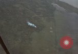 Standbild USAF A-1E skyraiders Loslassen napalm fällt Bien Hoa Vietnam ab, 1965, aus Sekunde 6 historischem Filmmaterial Videoclip 65675026854