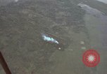 Standbild USAF A-1E skyraiders Loslassen napalm fällt Bien Hoa Vietnam ab, 1965, aus Sekunde 9 historischem Filmmaterial Videoclip 65675026854