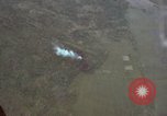 Standbild USAF A-1E skyraiders Loslassen napalm fällt Bien Hoa Vietnam ab, 1965, aus Sekunde 11 historischem Filmmaterial Videoclip 65675026854