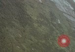 Standbild USAF A-1E skyraiders Loslassen napalm fällt Bien Hoa Vietnam ab, 1965, aus Sekunde 19 historischem Filmmaterial Videoclip 65675026854