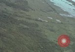 Standbild USAF A-1E skyraiders Loslassen napalm fällt Bien Hoa Vietnam ab, 1965, aus Sekunde 24 historischem Filmmaterial Videoclip 65675026854