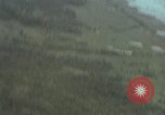 Standbild USAF A-1E skyraiders Loslassen napalm fällt Bien Hoa Vietnam ab, 1965, aus Sekunde 26 historischem Filmmaterial Videoclip 65675026854