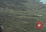 Standbild USAF A-1E skyraiders Loslassen napalm fällt Bien Hoa Vietnam ab, 1965, aus Sekunde 27 historischem Filmmaterial Videoclip 65675026854