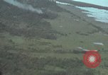 Standbild USAF A-1E skyraiders Loslassen napalm fällt Bien Hoa Vietnam ab, 1965, aus Sekunde 28 historischem Filmmaterial Videoclip 65675026854