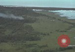 Standbild USAF A-1E skyraiders Loslassen napalm fällt Bien Hoa Vietnam ab, 1965, aus Sekunde 31 historischem Filmmaterial Videoclip 65675026854